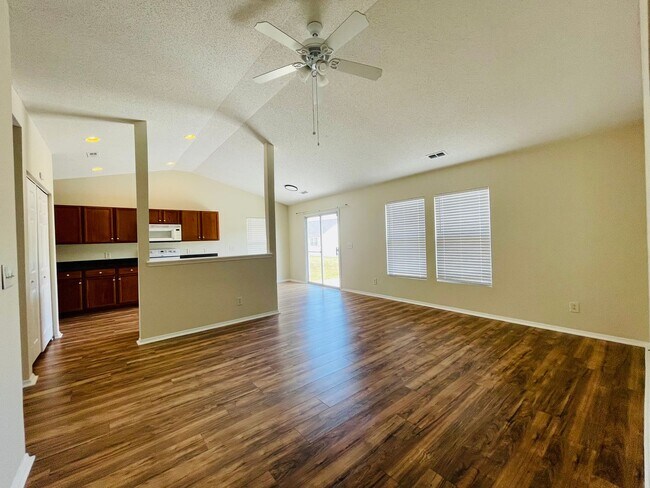 Building Photo - 3038 Regency Oaks Dr