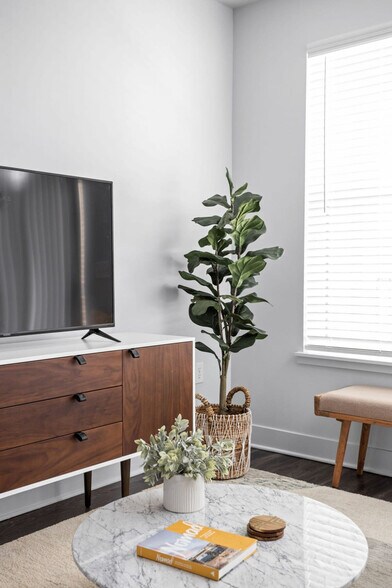 Building Photo - 8510 Westfield Blvd