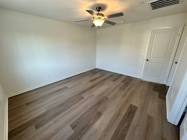 Building Photo - 114 S Lassen Ave