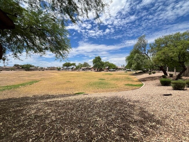 Building Photo - Charming 3-Bedroom Home in Horizons on Camelback with Park Views