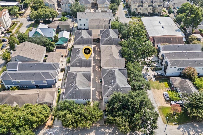 Building Photo - 408 Parker St