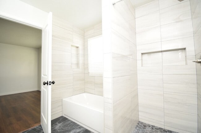Building Photo - Newly Remodeled Magna Gem with New Appliances & Easy Freeway Access!!