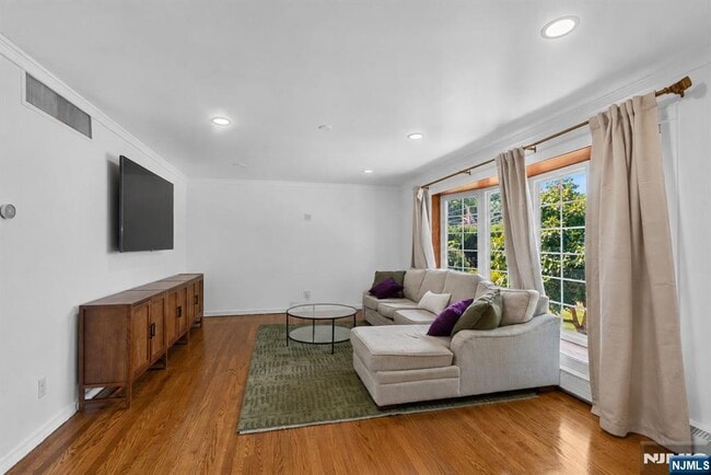 Building Photo - 26 Dapp Ct