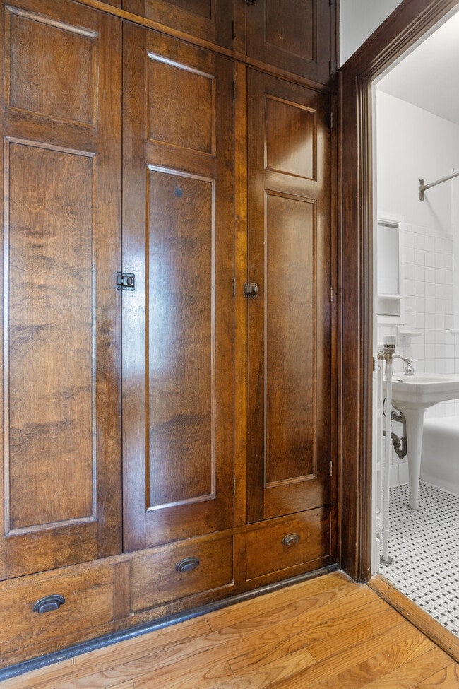 Building Photo - 2342 N Spaulding Ave