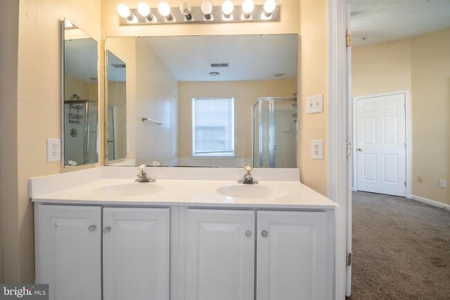 Building Photo - 5224 Leavers Ct