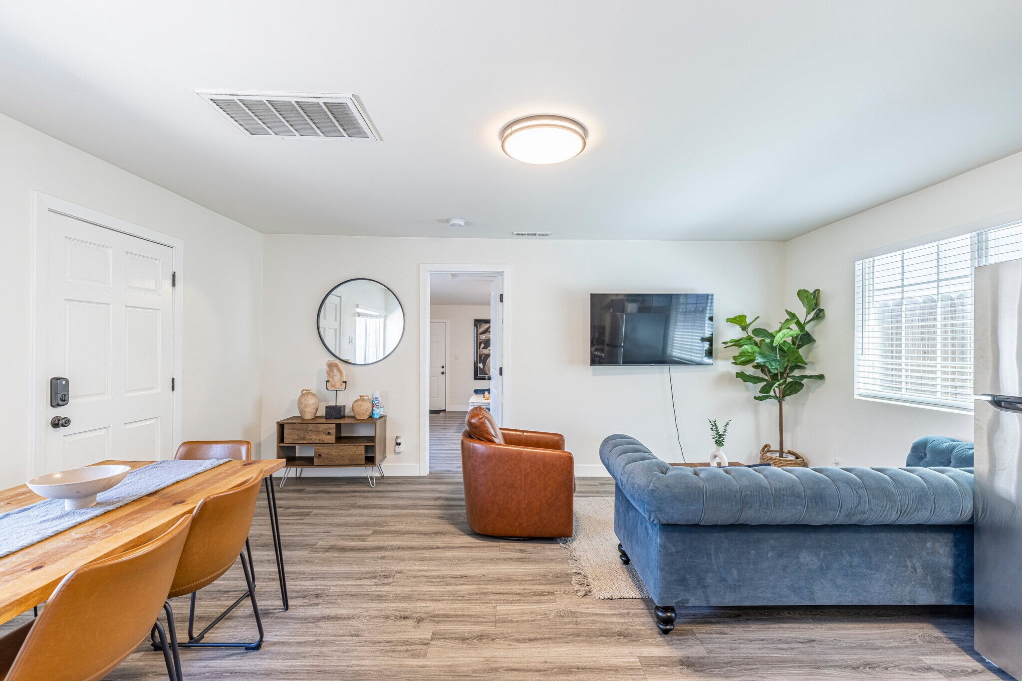 Building Photo - 8143 Hinds Ave