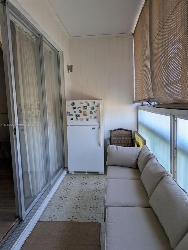 Building Photo - 1501 NE Miami Gardens Dr