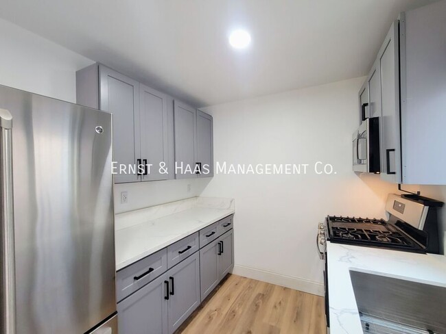 Building Photo - Beautifully Remodeled 2 Story Townhome wit...