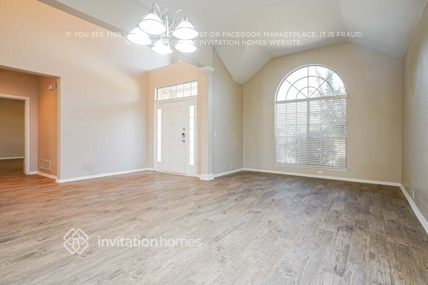 Building Photo - 1813 Rim Rock Tr