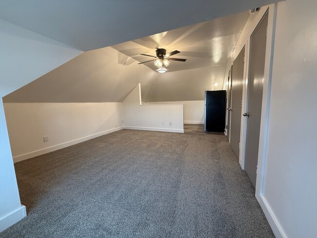 Building Photo - 1117 N B St