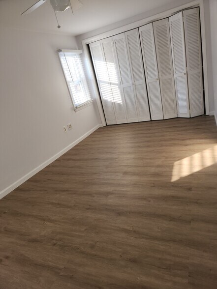 Building Photo - 1204 Lossing Ave
