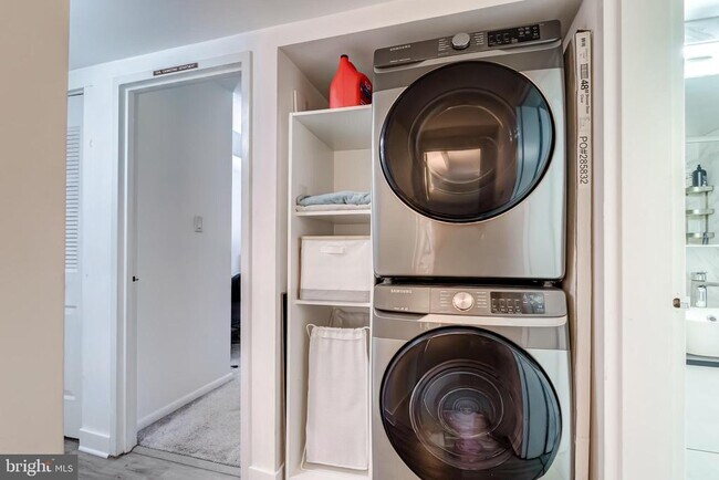 Building Photo - 11643 Stoneview Square