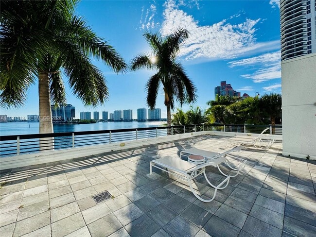 Building Photo - 3600 Mystic Pointe Dr