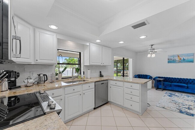 Building Photo - 12875 Guilford Cir