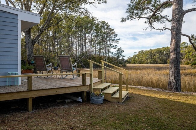 Building Photo - Marsh View Beaufort Home Available Now
