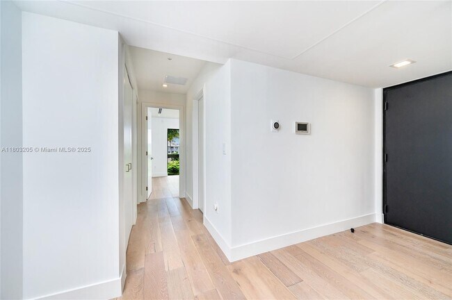 Building Photo - 204 Sunrise Dr