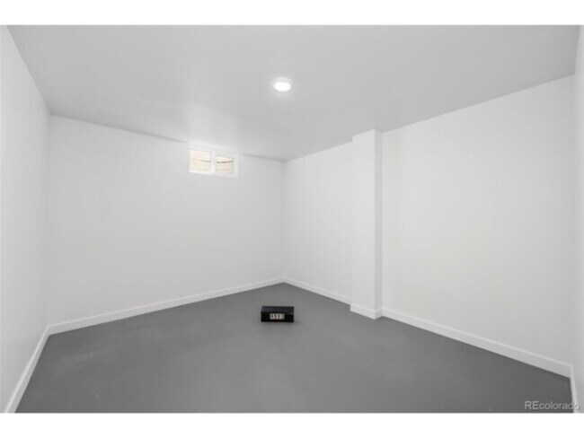 Building Photo - 4903 W 11th Ave