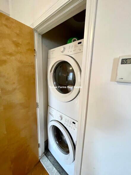 Building Photo - 38 Newton St