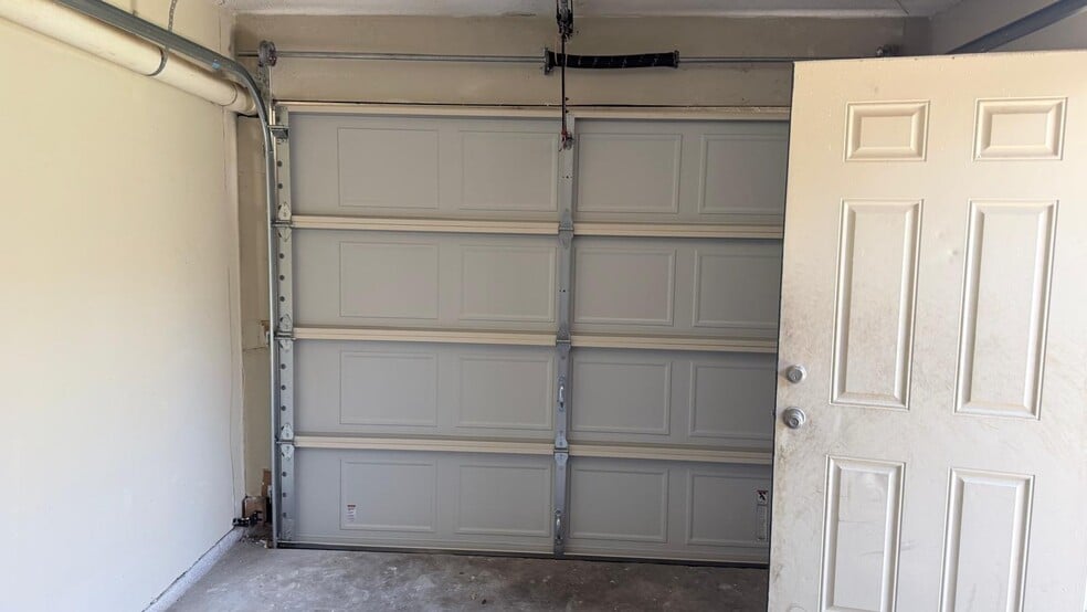 Building Photo - 4037 Hearthstone Dr