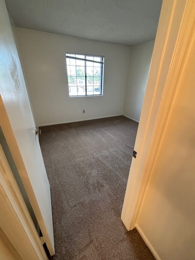 Building Photo - COMING SOON 2 BEDROOM 2 BATH CONDO WOODGLE...