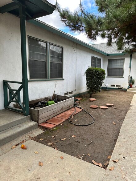 Building Photo - 10418 El Rancho Dr