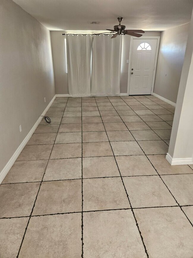 Building Photo - Very Spacious 4 bedroom in Needles, CA