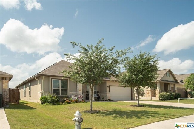 Building Photo - 5633 Briar Fld