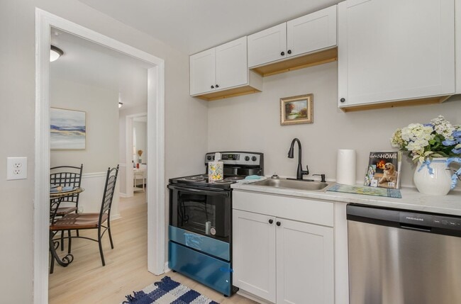 Building Photo - Brookwood Garden Condo
