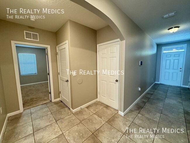 Building Photo - 1028 Salina St SE