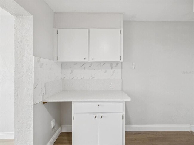 Building Photo - 2433 Brazilia Dr