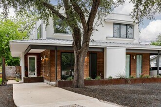 Building Photo - 1811 Justin Ln