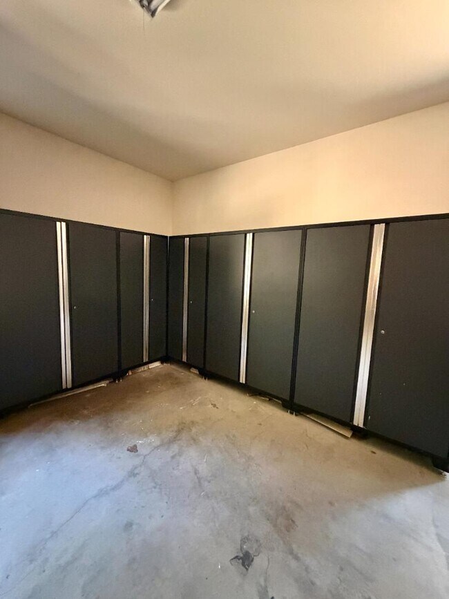Building Photo - 61171 Minaret Cir