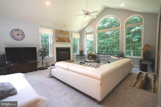 Building Photo - 15401 Jamies Way