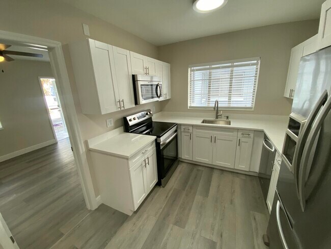 Building Photo - 112 Lake Ave