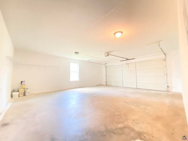 Building Photo - 202 Chimney Rock Rd