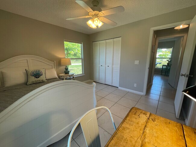 Building Photo - 8043 SE Highpoint Way