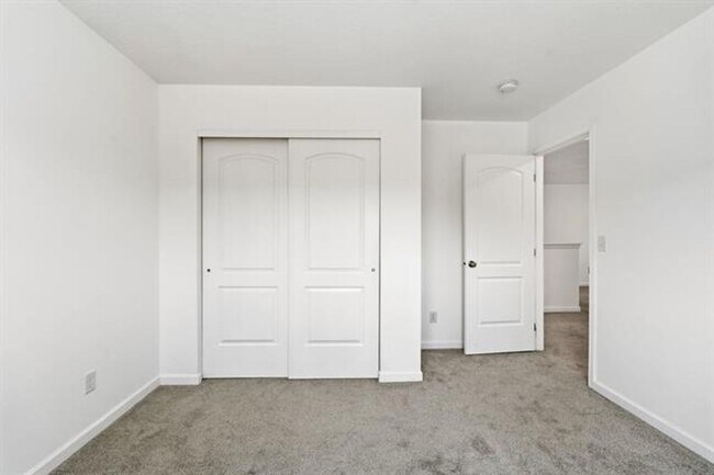 Building Photo - 124 S Glenbrook Ct