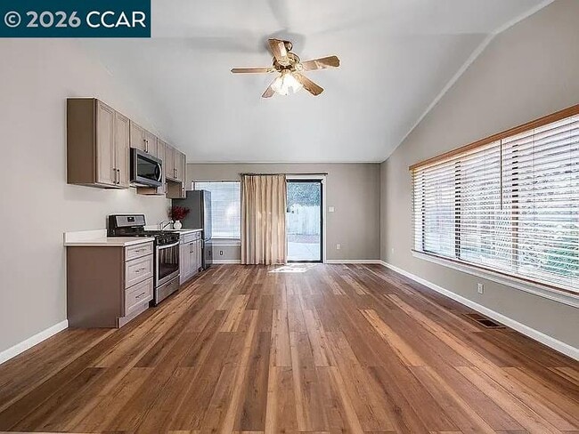 Building Photo - 3592 Hillcrest Rd