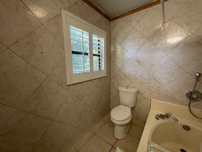 Building Photo - Charming 4 Bedroom, 3 Bathroom Home in Orl...