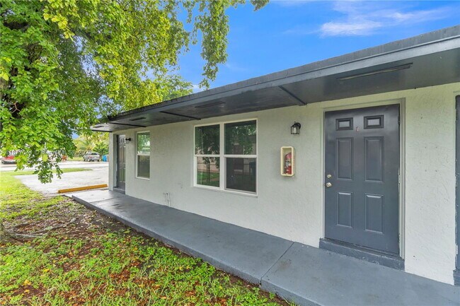 Building Photo - 5807 SW 27th St