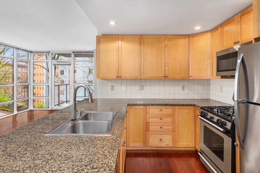 Building Photo - 1420 Terry Ave