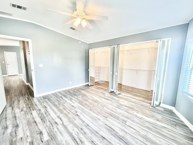 Building Photo - 5498 Crane Feather Dr