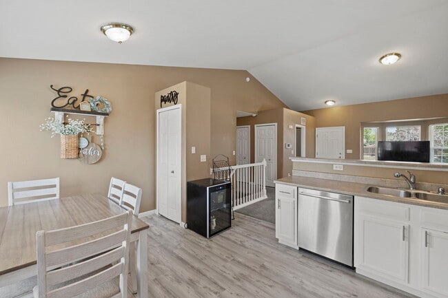 Building Photo - 7356 Coral Ridge Dr