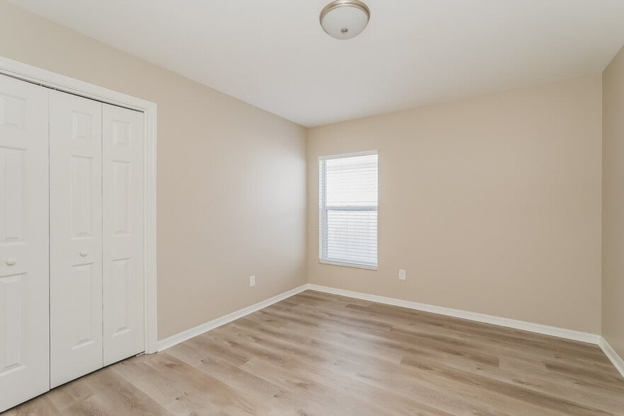 Building Photo - 411 Sand Ridge Dr