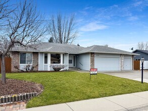 Building Photo - Spacious 3-Bedroom Home with 3-Car Garage, Fenced Yard & Easy Commute to Downtown Boise & BSU