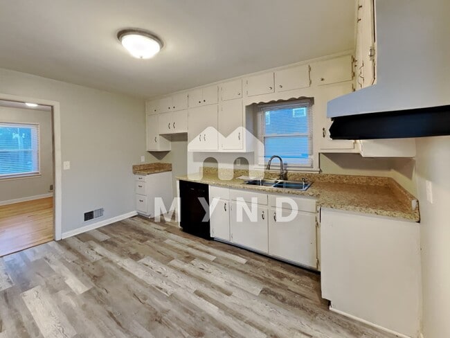 Building Photo - 1229 Lynn Acres Dr
