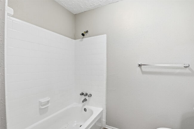 Building Photo - 6015 Knotty Post Ln