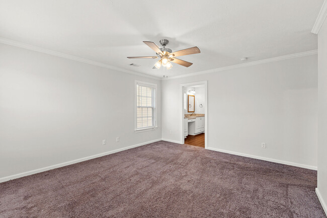 Building Photo - 597 Vinings Dr