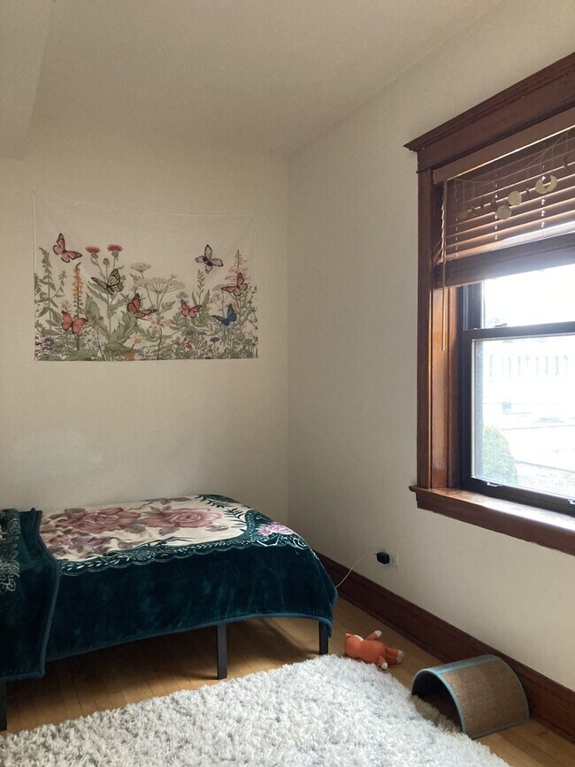 Building Photo - 2223 W Iowa St