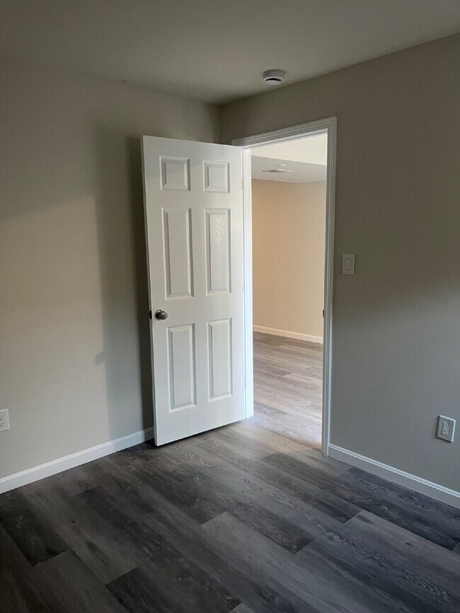 Building Photo - ALL UTILITIES INCLUDED!!